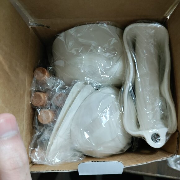 24 Piece Silicone utensils set with plastic holder. (Brand new with box) - Picture 4 of 5